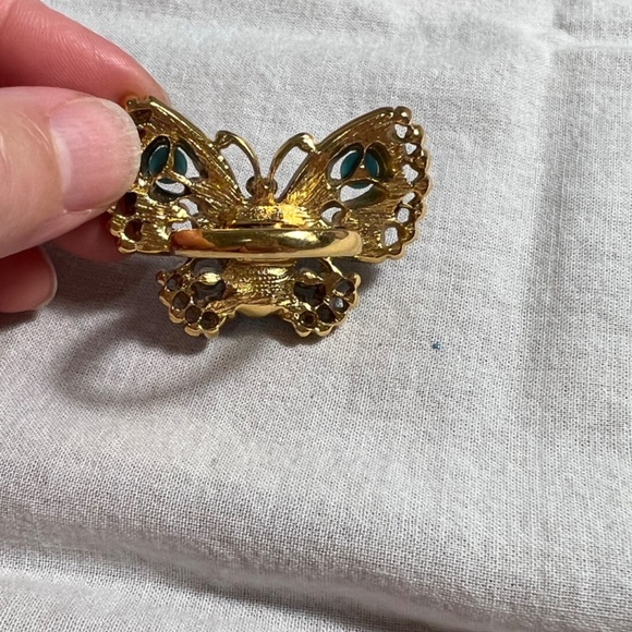 Kenneth Jay Lane Butterfly Ring in plated gold and enamel - Picture 5 of 6